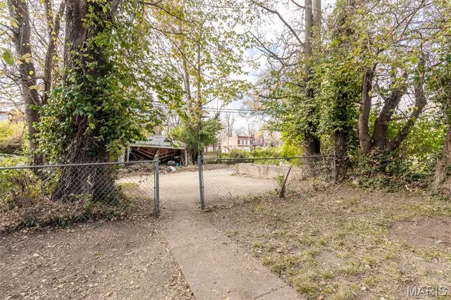 $84,900 | 5892 Highland Avenue, St. Louis, MO 63112