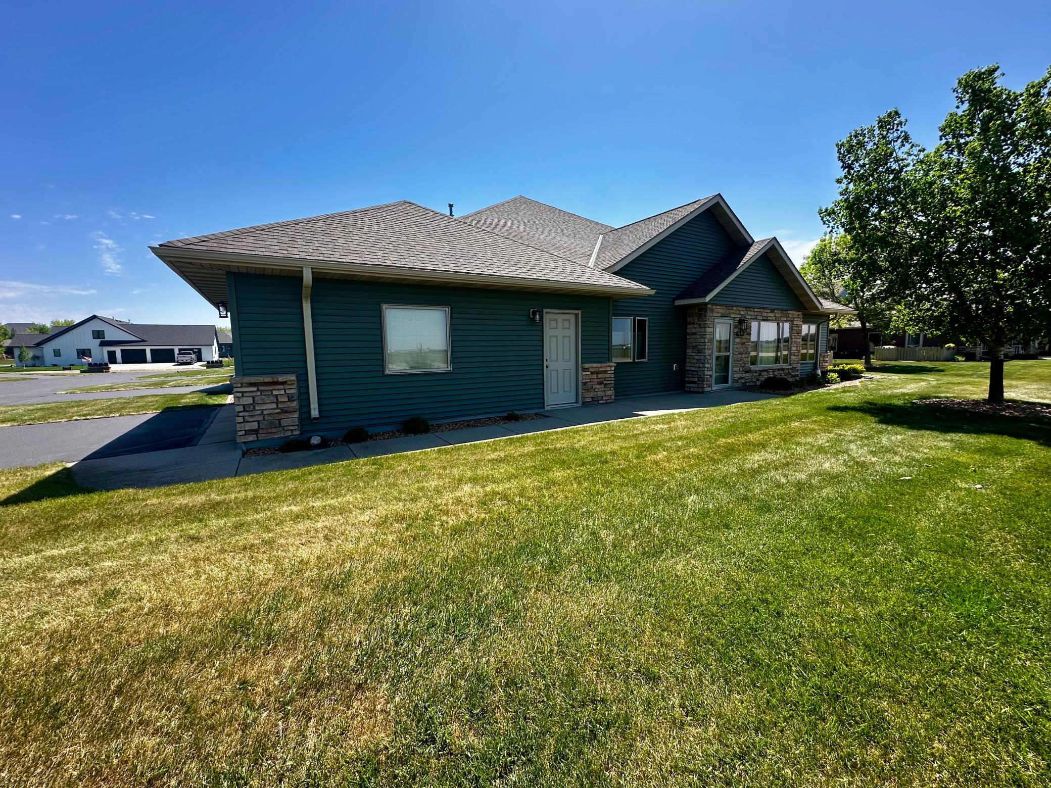 1636 Thunderbird Road, Unit 11 Marshall, MN 56258 - Photo 3 of 30