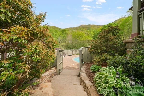 $715,000 | 25 View Ridge Parkway, Leicester, NC 28748
