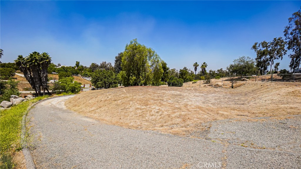18570 Halter Lane Riverside, CA 92504 - Photo 55 of 63 Driveway