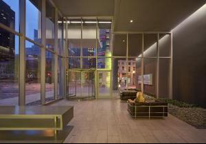 235 West Van Buren Street, Unit 3721 Chicago, IL 60607 - Photo 4 of 17 a view of steet room