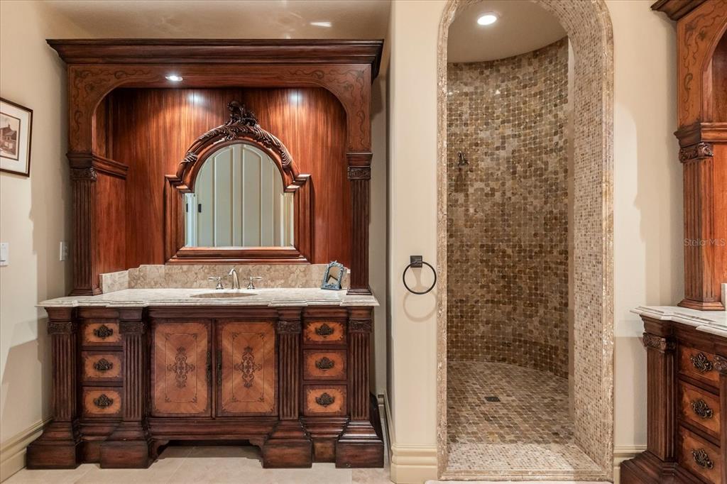 8590 Apache Trail Davenport, FL 33896 - Photo 65 of 100 a view of en suite bathroom with a sink and a mirror