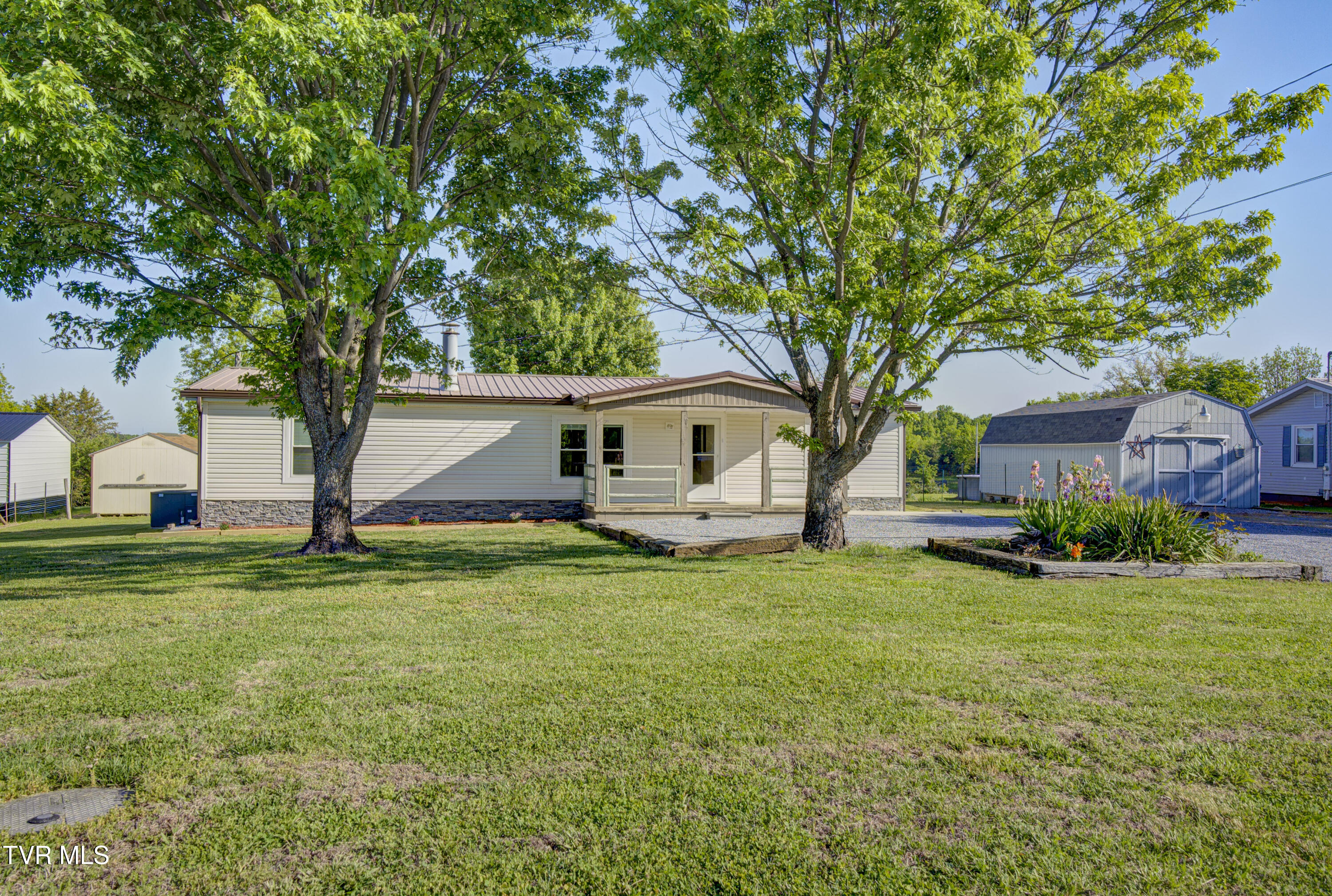 475 White Sands Road Greeneville, TN 37743 - Photo 5 of 53 DSC04179_80_81_82_83