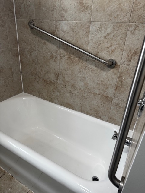 1614 North Harding Avenue, Unit 3E Chicago, IL 60647 - Photo 14 of 14 a bathroom with a bathtub