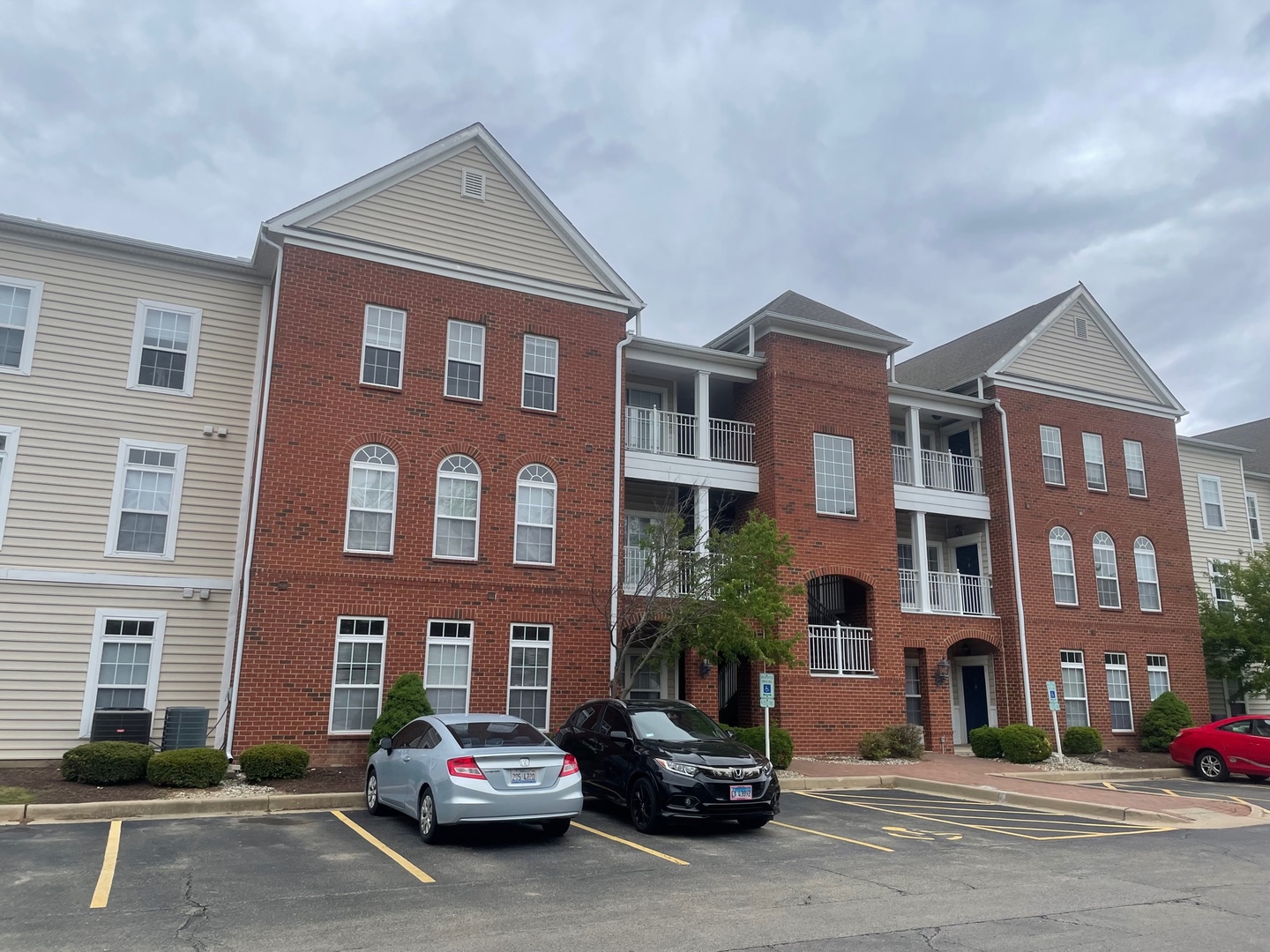 1903 North Lincoln Avenue, Unit 320, Urbana, IL 61801 Compass