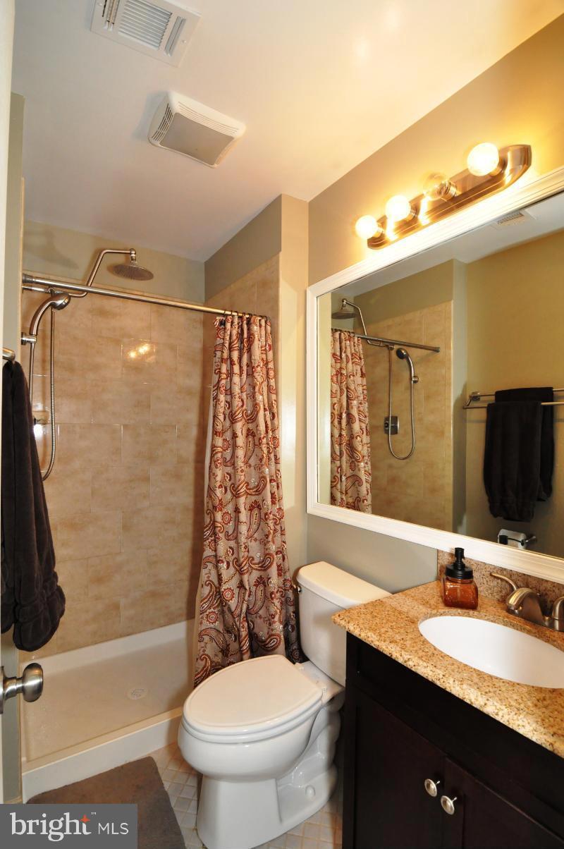 7918 Forest Path Way Springfield, VA 22153 - Photo 14 of 17 Bath