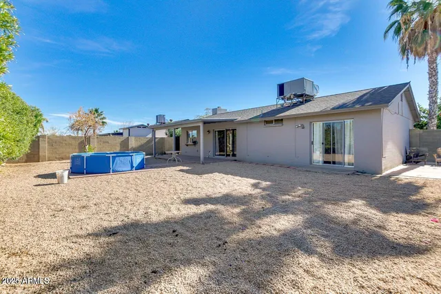 a view of a house with a backyard