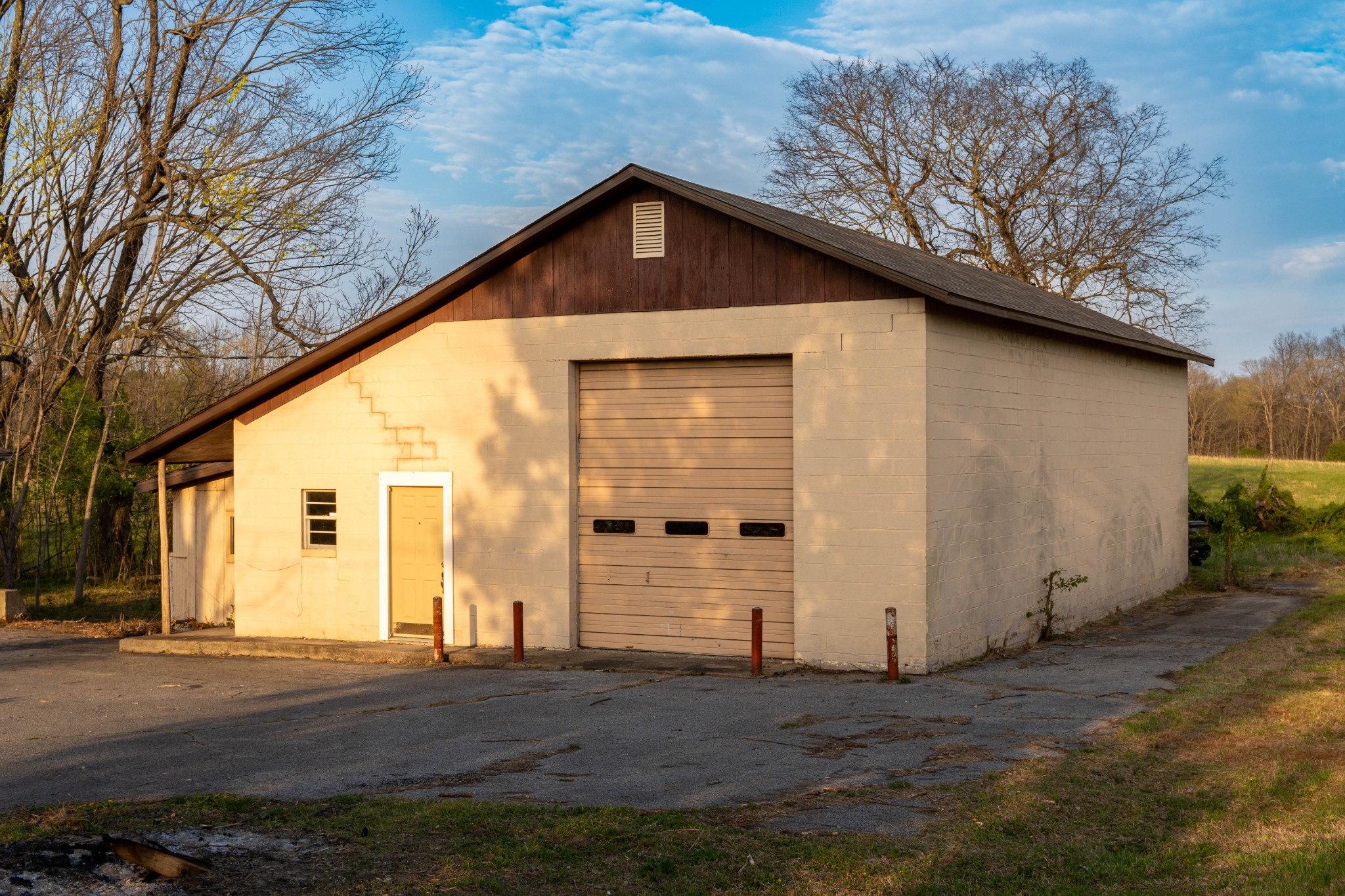 510 Rosebower Church Road Paducah, KY 42003 - Photo 44 of 52 a front view of a house with a yard