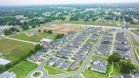 $365,000 | 101 Oak Village Drive, Scott, LA 70583