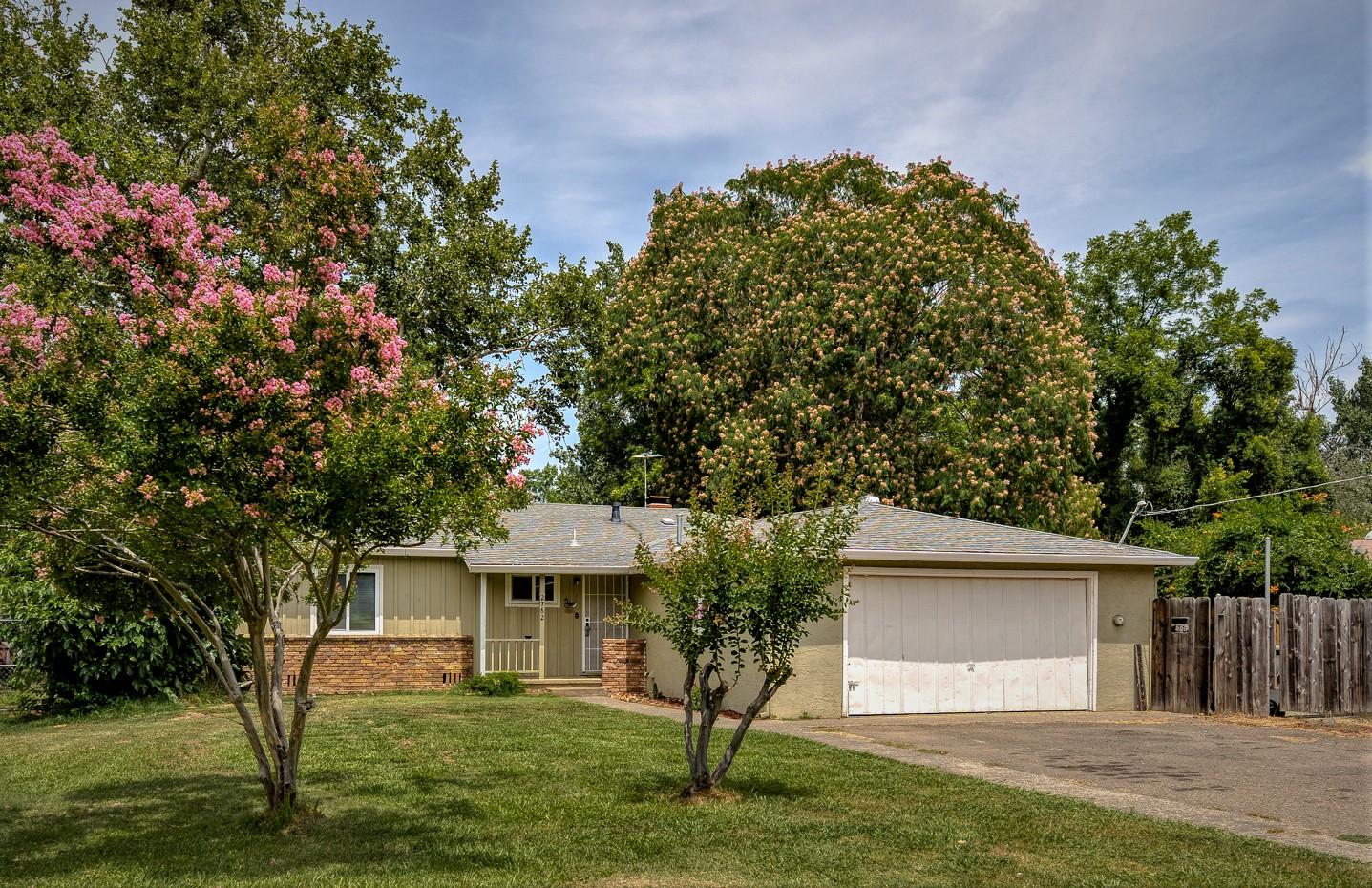 2762 N Bonnyview