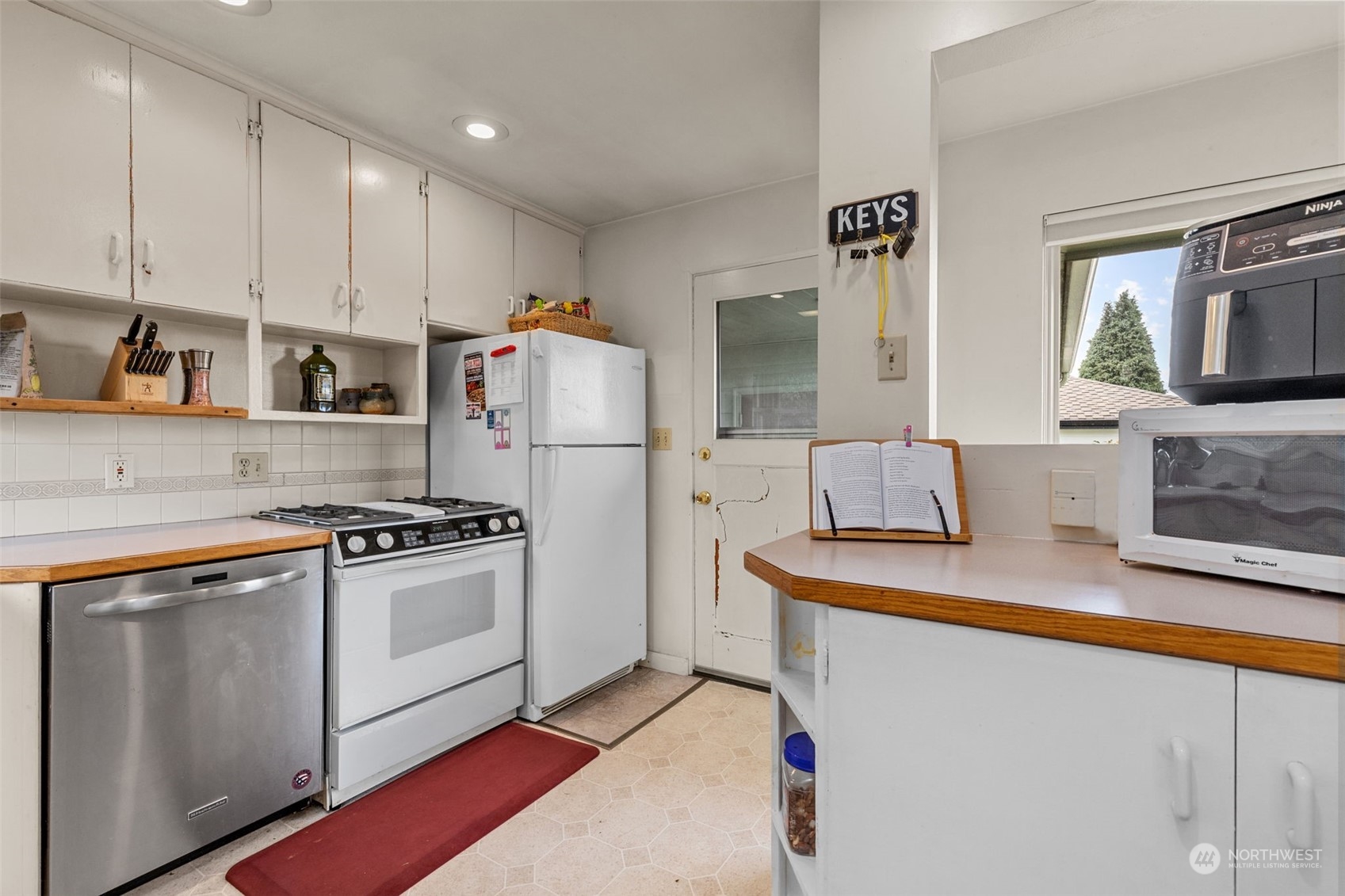 610 View Ridge Drive Everett, WA 98203 - Photo 14 of 35