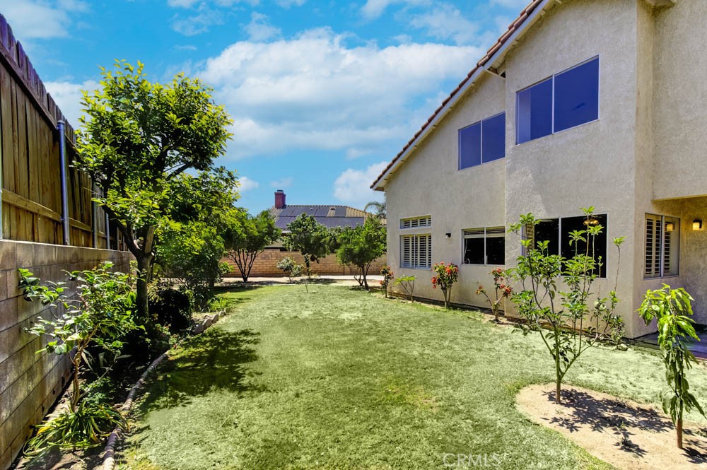 11102 Liverpool Lane Riverside, CA 92503 - Photo 41 of 58 Loads of windows