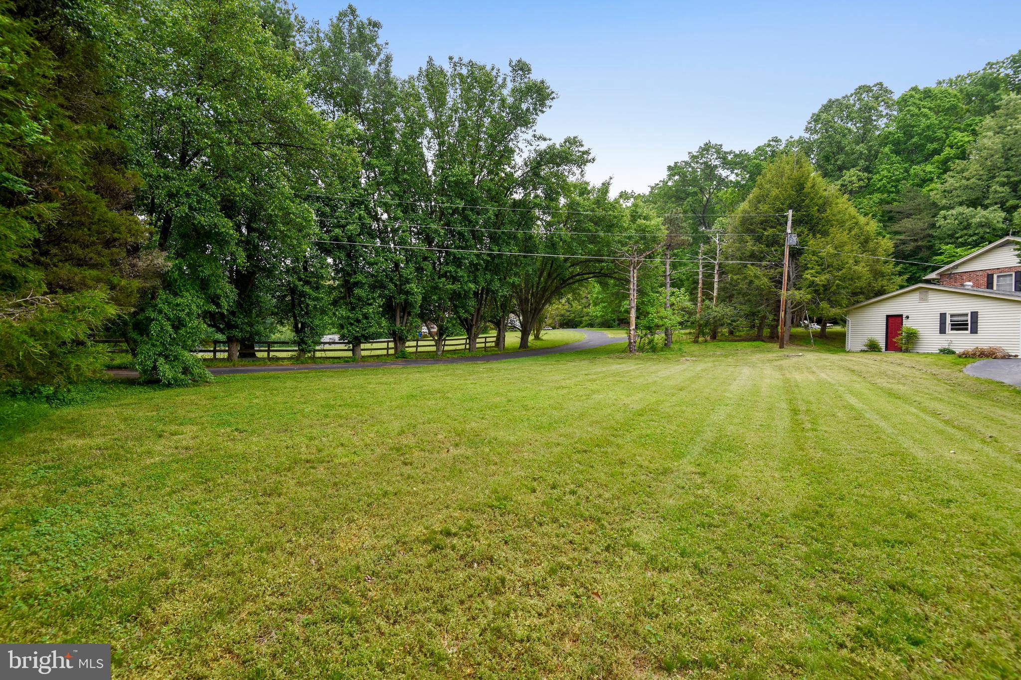 13216 Compton Road Clifton, VA 20124 - Photo 57 of 79 Exterior - side yard view