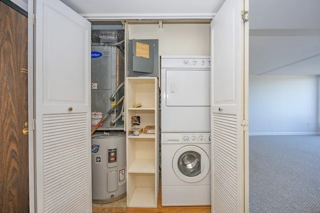 a view of empty room with window