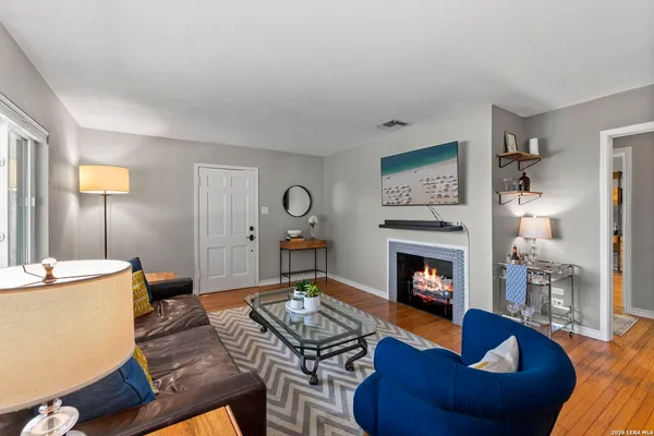 $385,000 | 114 Blakeley Drive, San Antonio, TX 78209