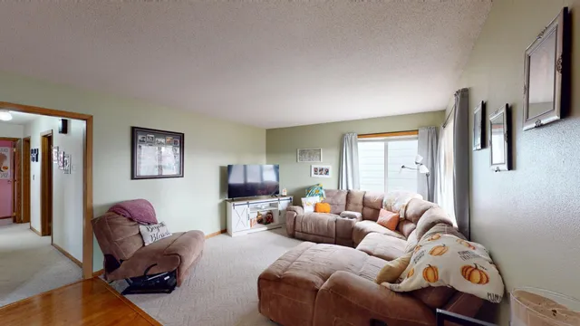 $229,900 | 415 2nd Street Northwest, New Richland, MN 56072