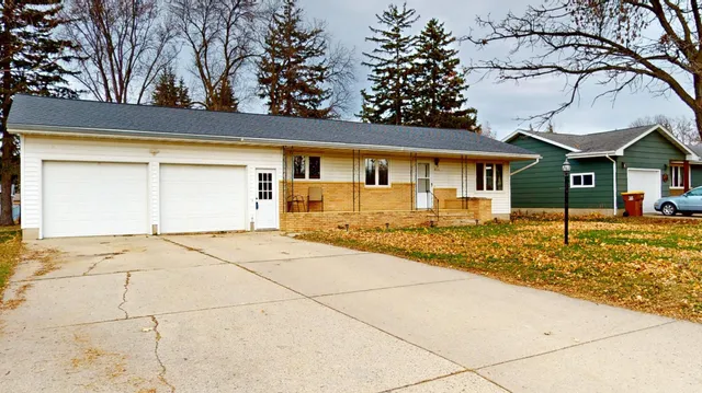 $229,900 | 415 2nd Street Northwest, New Richland, MN 56072