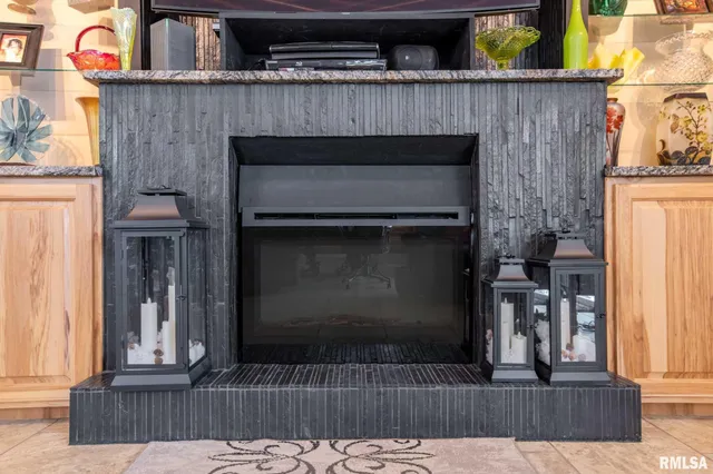 $259,000 | 105 Woodlake Lane, Eldorado, IL 62930