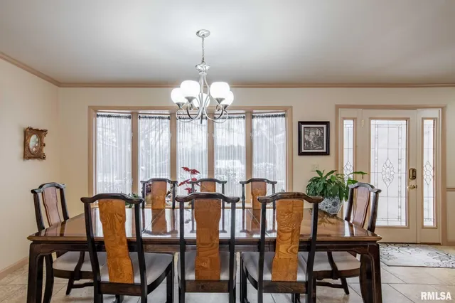 $259,000 | 105 Woodlake Lane, Eldorado, IL 62930