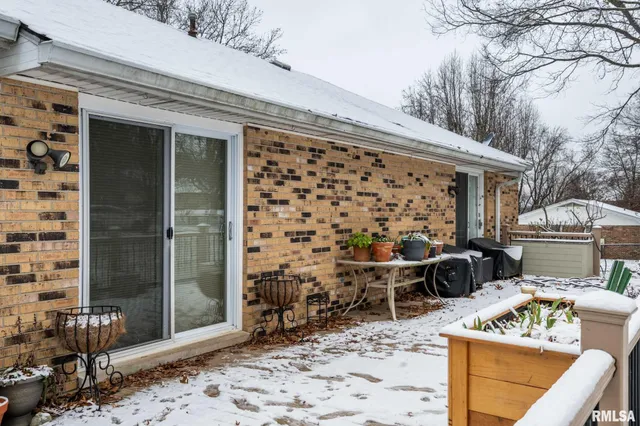 $259,000 | 105 Woodlake Lane, Eldorado, IL 62930