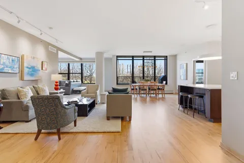 $985,000 | 215 10th Avenue South, Unit 212, Minneapolis, MN 55415