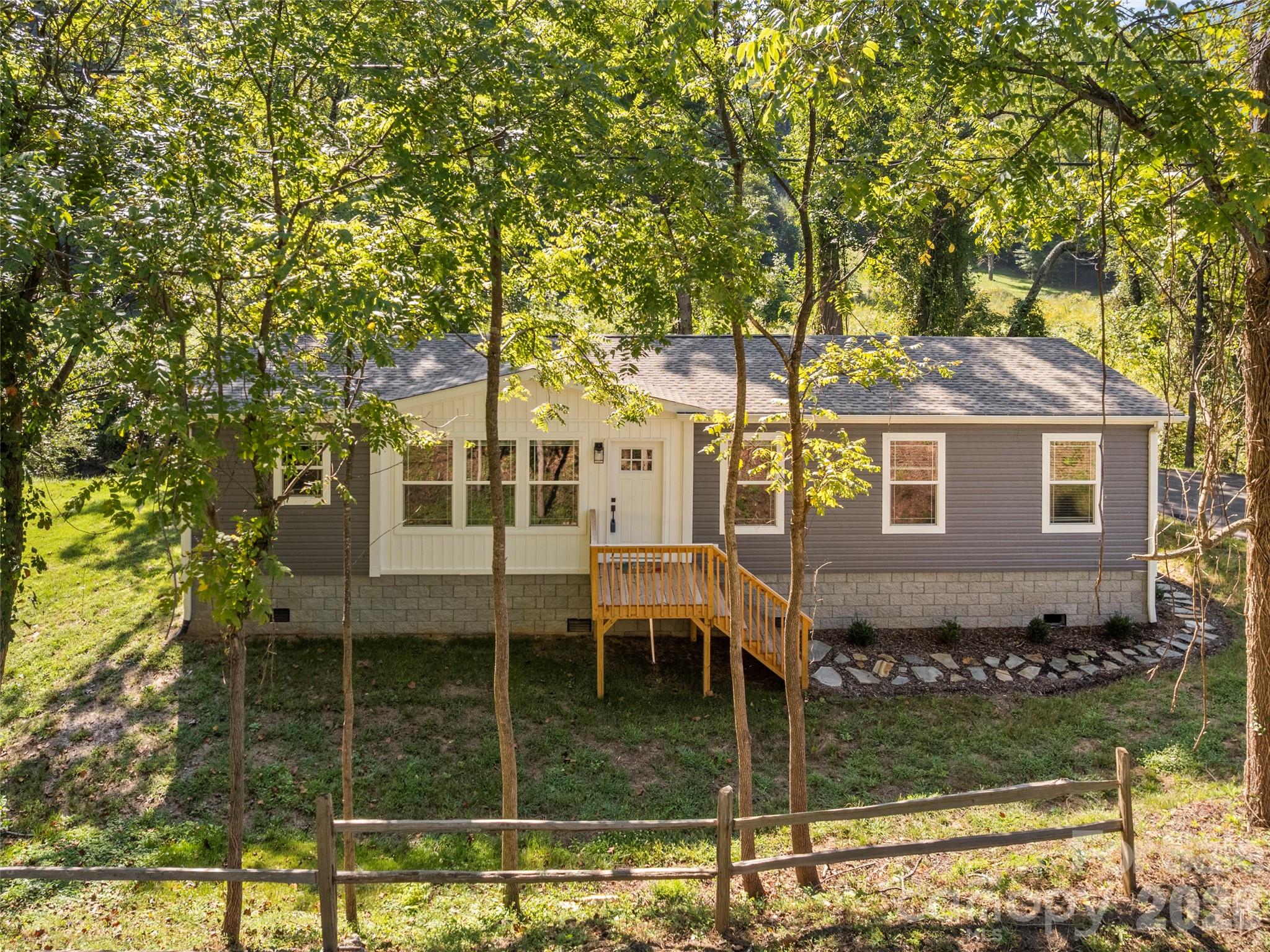 2095 Emmas Grove Road Fairview, NC 28730 - Photo 26 of 29 Gallery Image 26