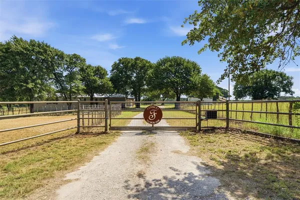 $275,000 | 714 Hcr 1248, Whitney, TX 76692