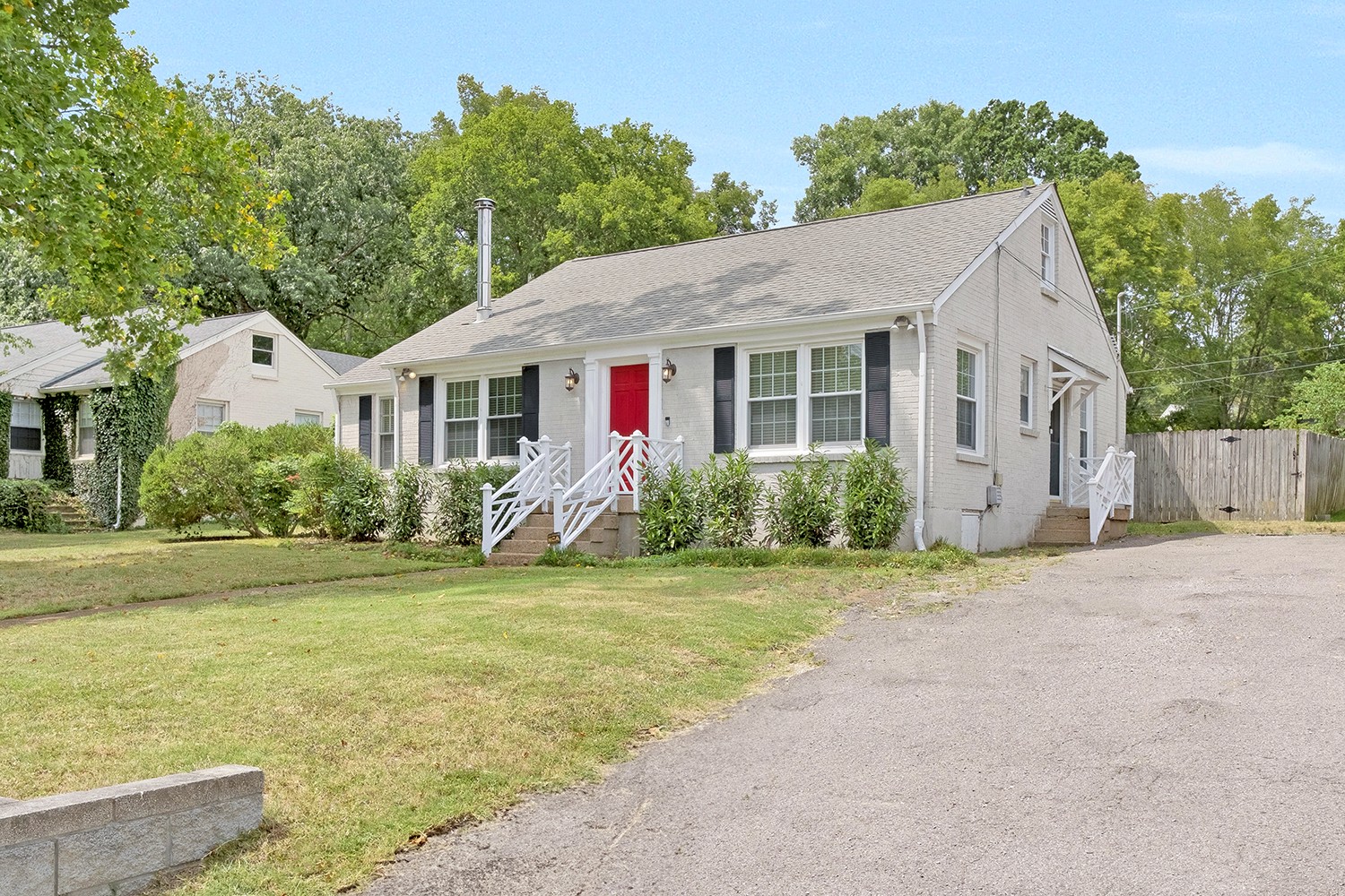 Ample driveway + street parking