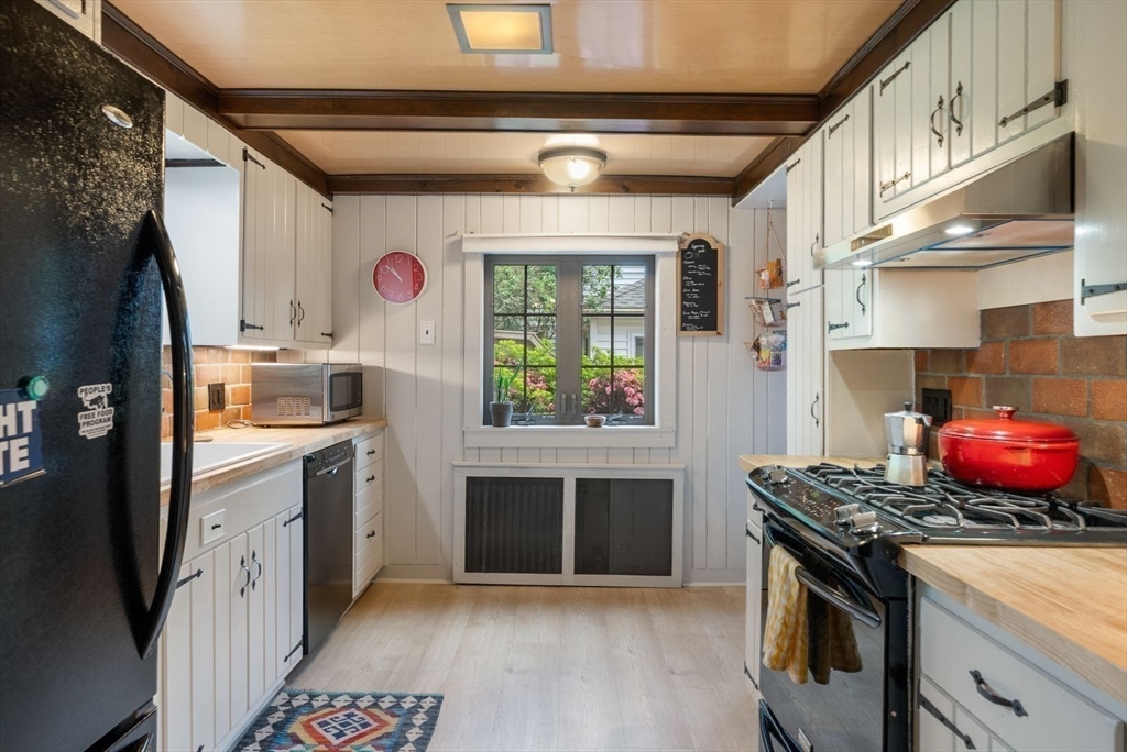31 Braeburn Road Boston, MA 02136 - Photo 20 of 38