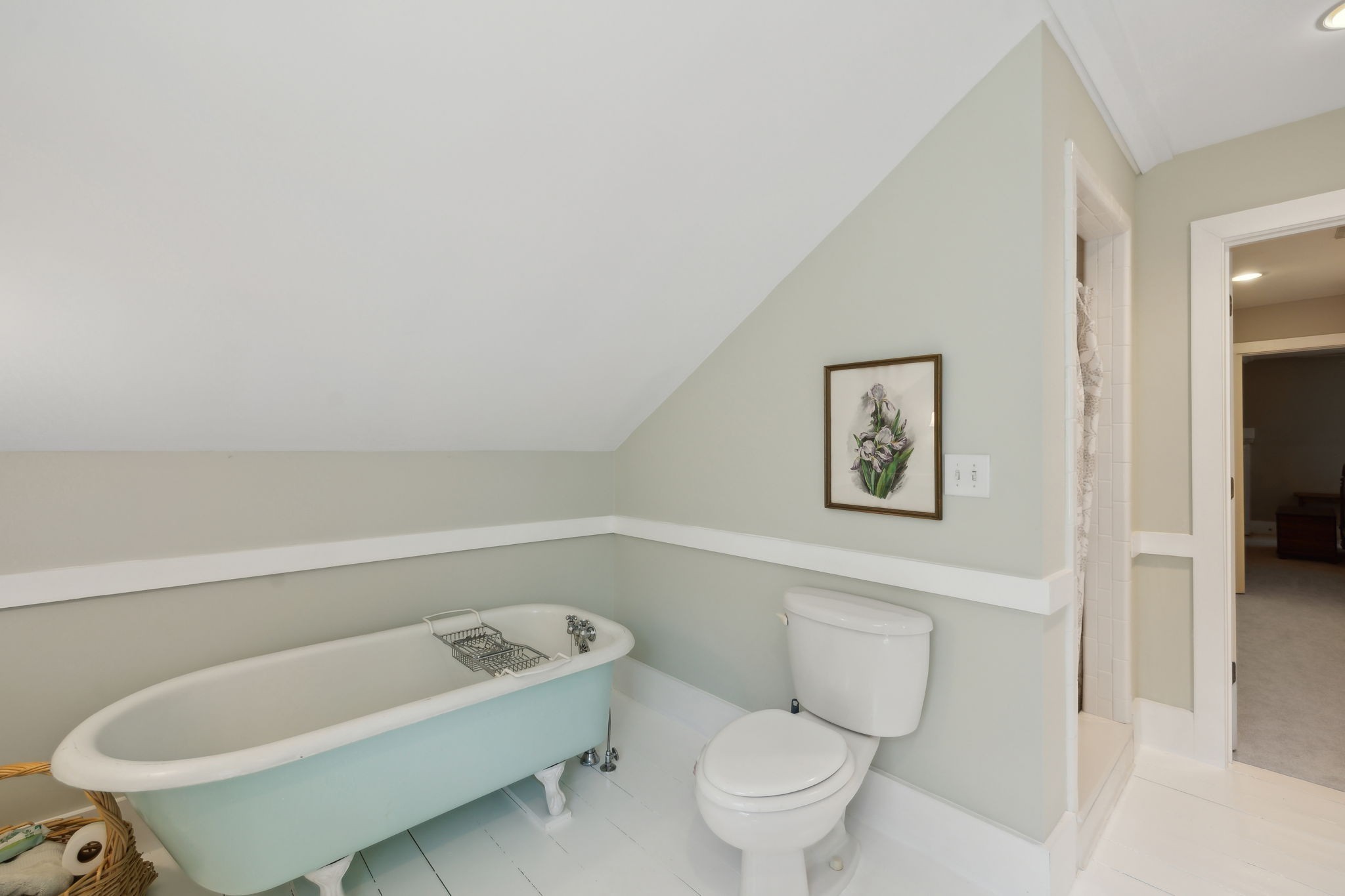1494 Grant Road Watertown, TN 37184 - Photo 34 of 95 a bathroom with a toilet a sink and bathtub