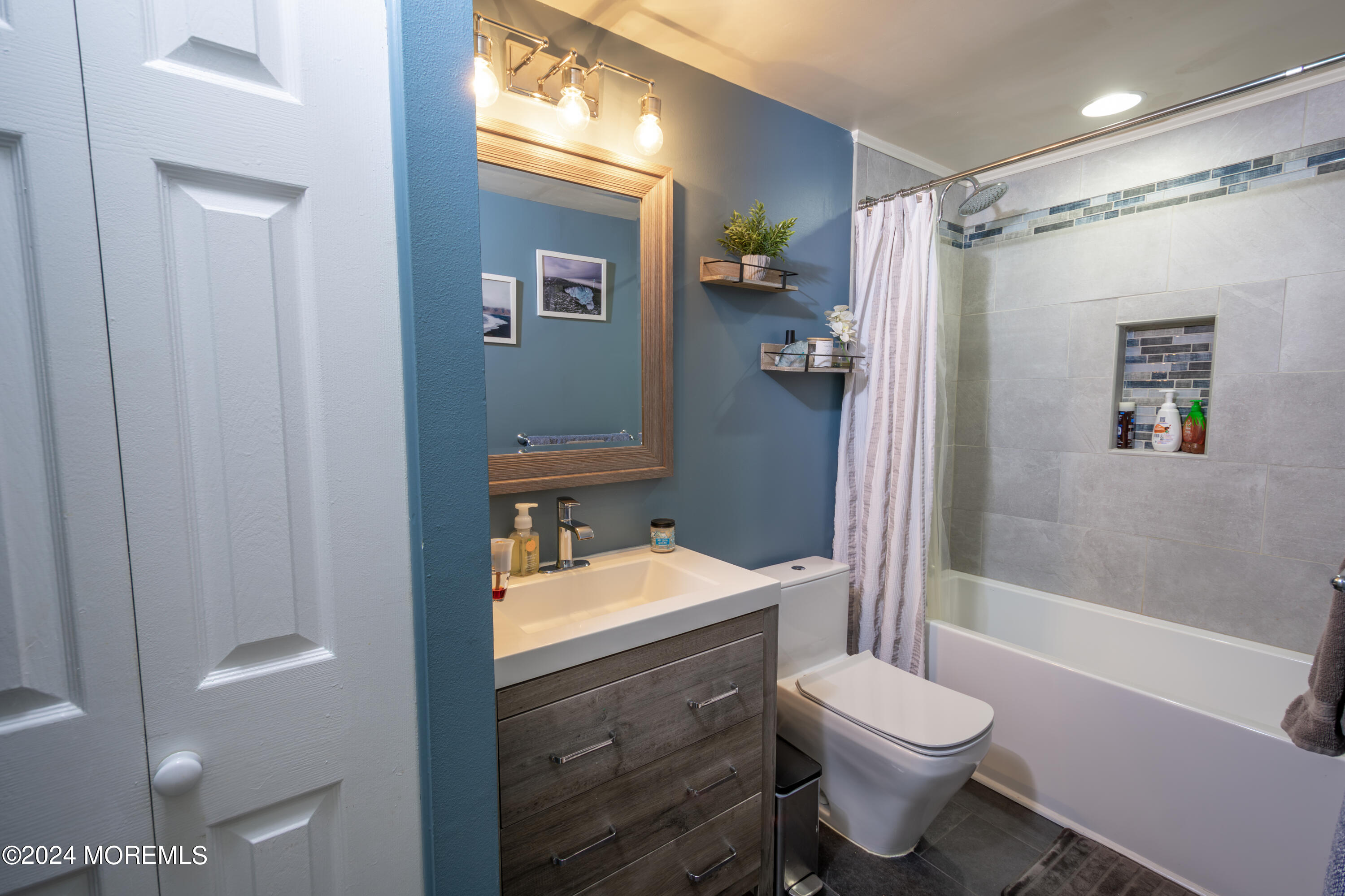 55 East Pleasant Grove Road Jackson, NJ 08527 - Photo 28 of 30 Upstairs bathroom