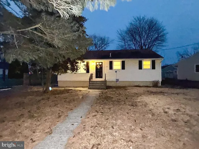 $2,650 | 115 Gloucester Avenue, Magnolia, NJ 08049