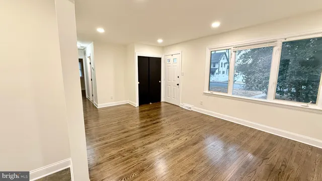 $2,650 | 115 Gloucester Avenue, Magnolia, NJ 08049