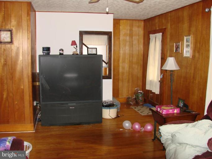 3002 Ritchie Avenue Sparrows Point, MD 21219 - Photo 10 of 15 a living room with furniture and a lamp