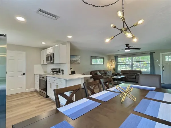 $3,500 | 4658 Maceachen Boulevard, Sarasota, FL 34233