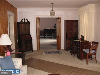 2125 Spring Street Reading, PA 19609 - Photo 3 of 11 Living Room