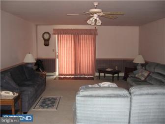 2125 Spring Street Reading, PA 19609 - Photo 5 of 11 Family Room