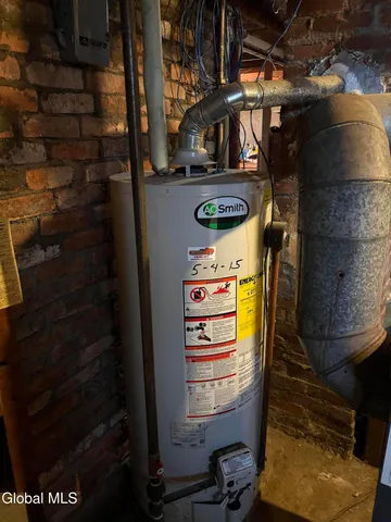 $175,000 | 44 Knollwood Avenue, Amsterdam, NY 12010