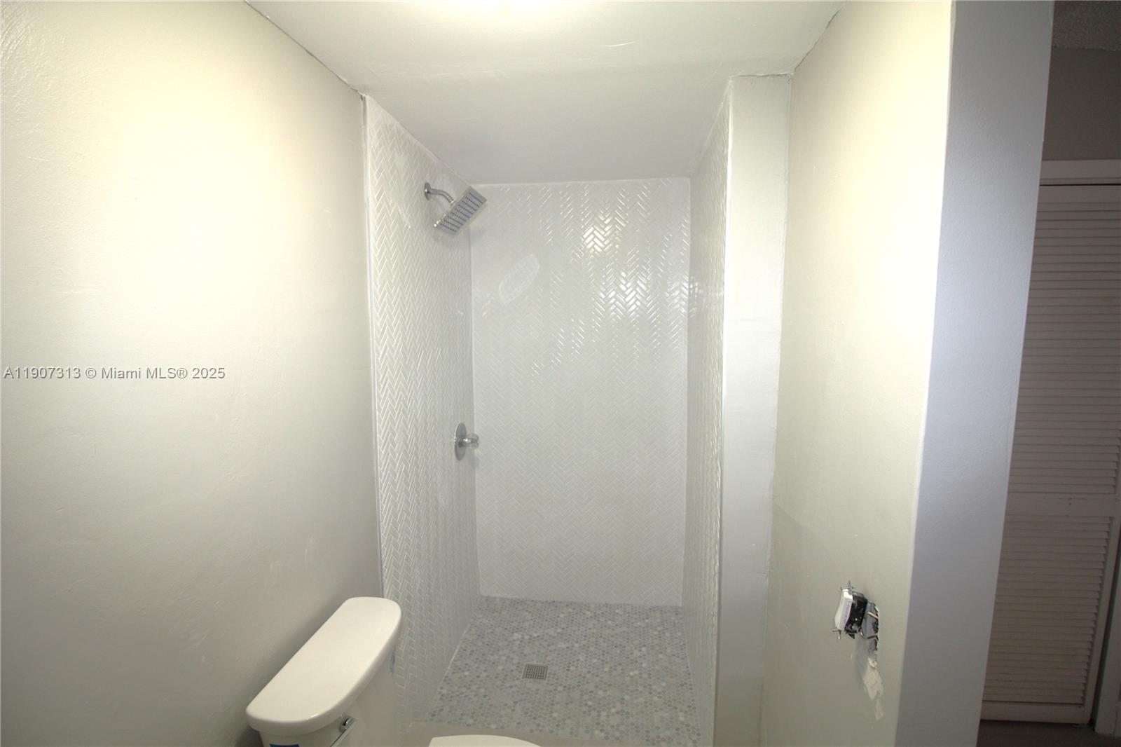 11031 Southwest 43rd Street Miami, FL 33165 - Photo 15 of 31 Master