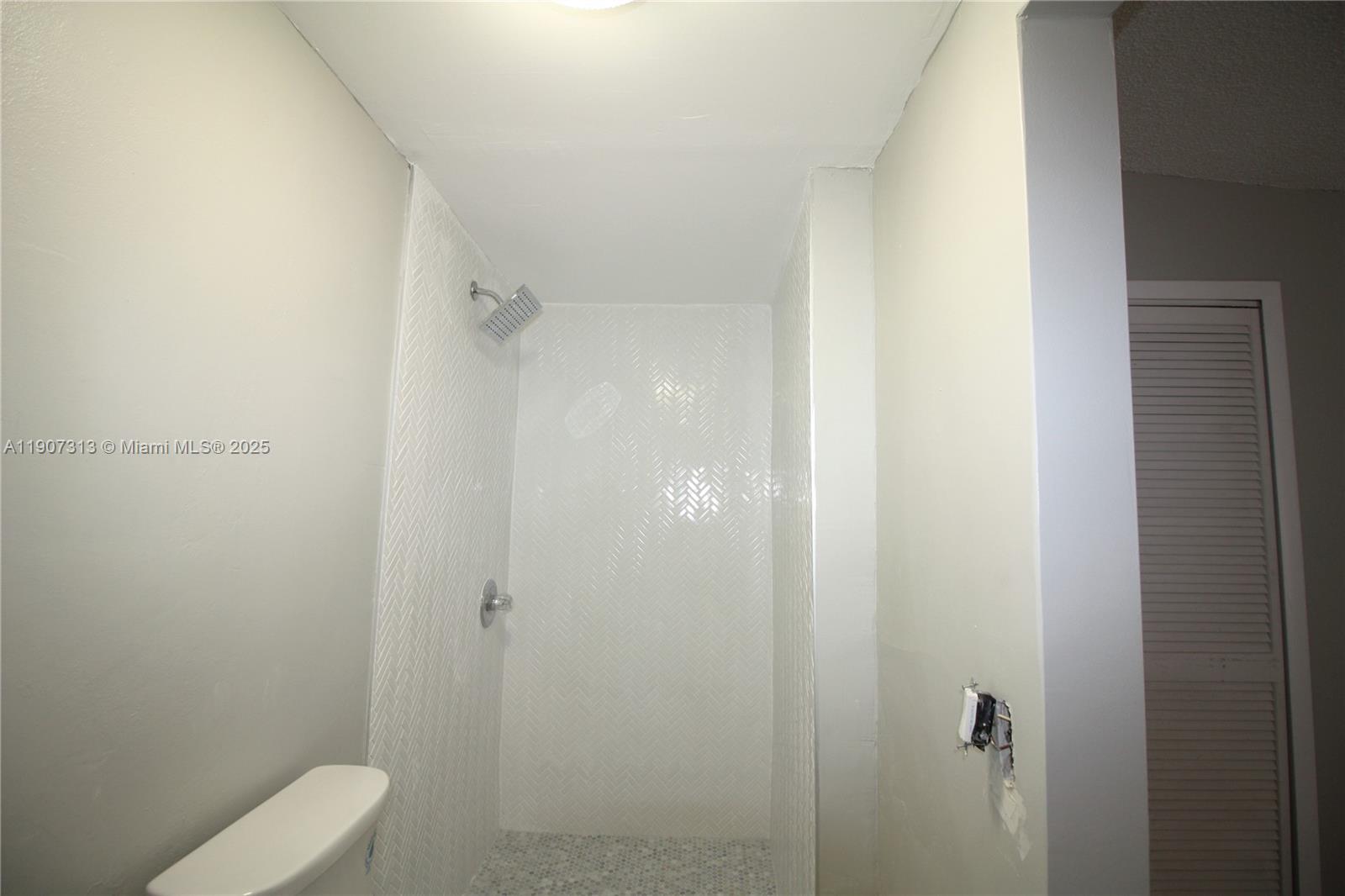11031 Southwest 43rd Street Miami, FL 33165 - Photo 17 of 31 Master