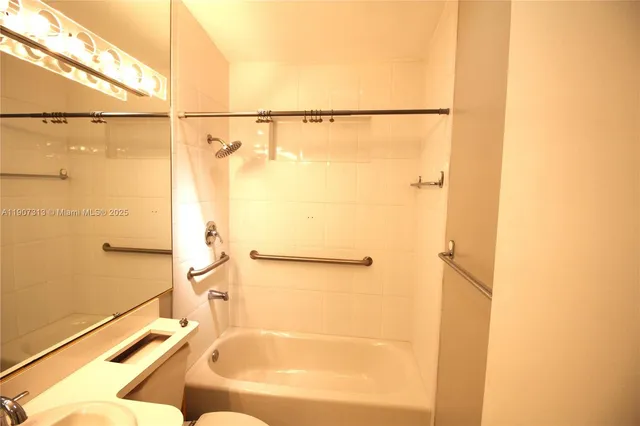 $3,950 | 11031 Southwest 43rd Street, Miami, FL 33165