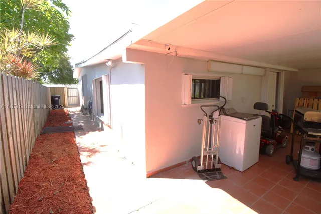 $3,950 | 11031 Southwest 43rd Street, Miami, FL 33165
