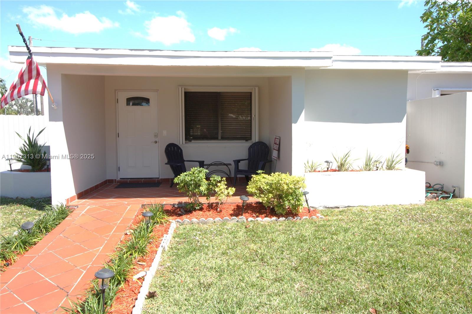 11031 Southwest 43rd Street Miami, FL 33165 - Photo 4 of 31