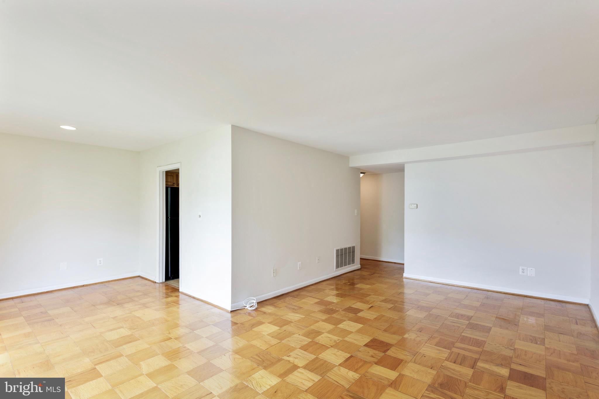 6 Cross Keys Road, Unit 6C Baltimore, MD 21210 - Photo 11 of 36 Living/Dining Room