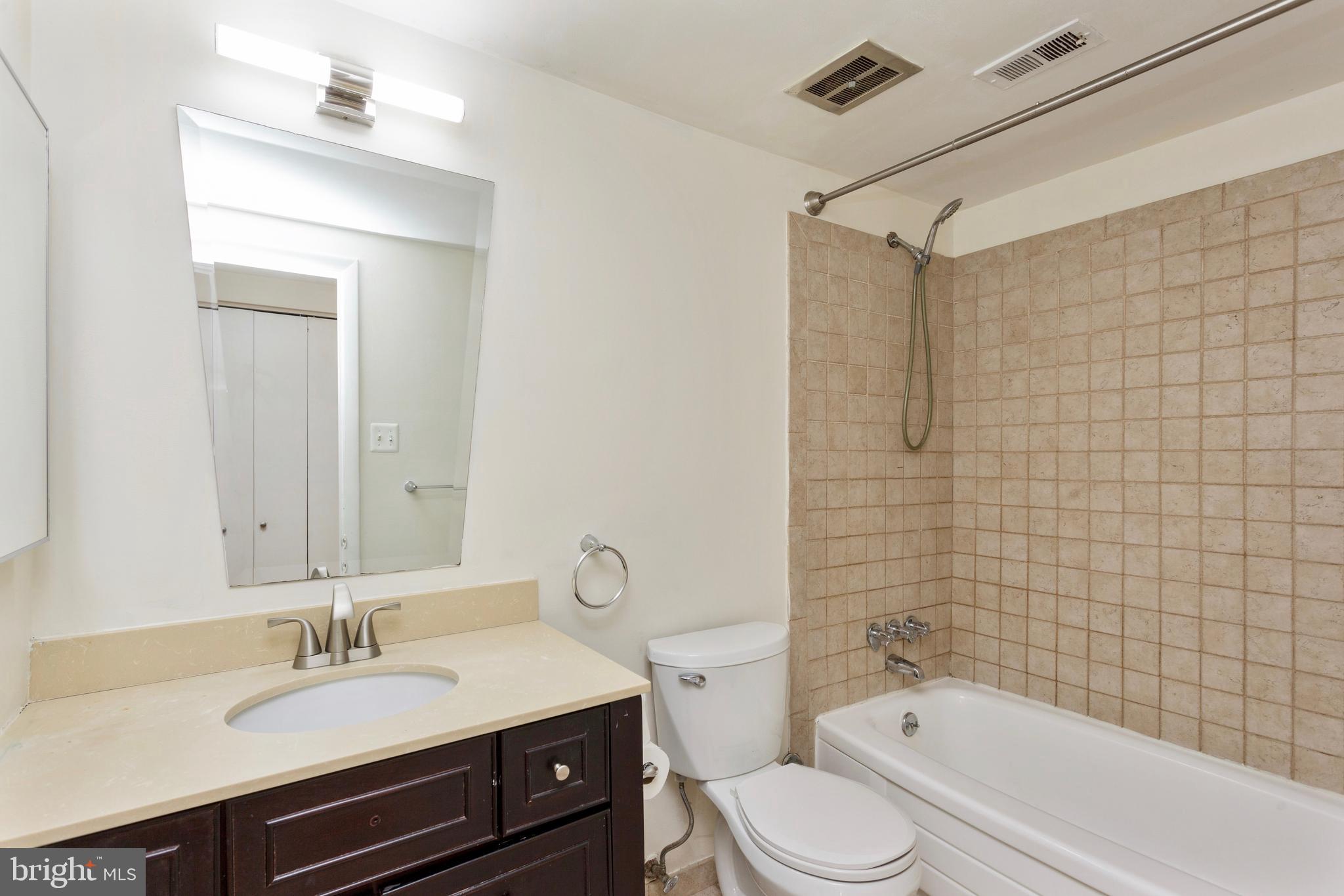 6 Cross Keys Road, Unit 6C Baltimore, MD 21210 - Photo 21 of 36 Hall Bath