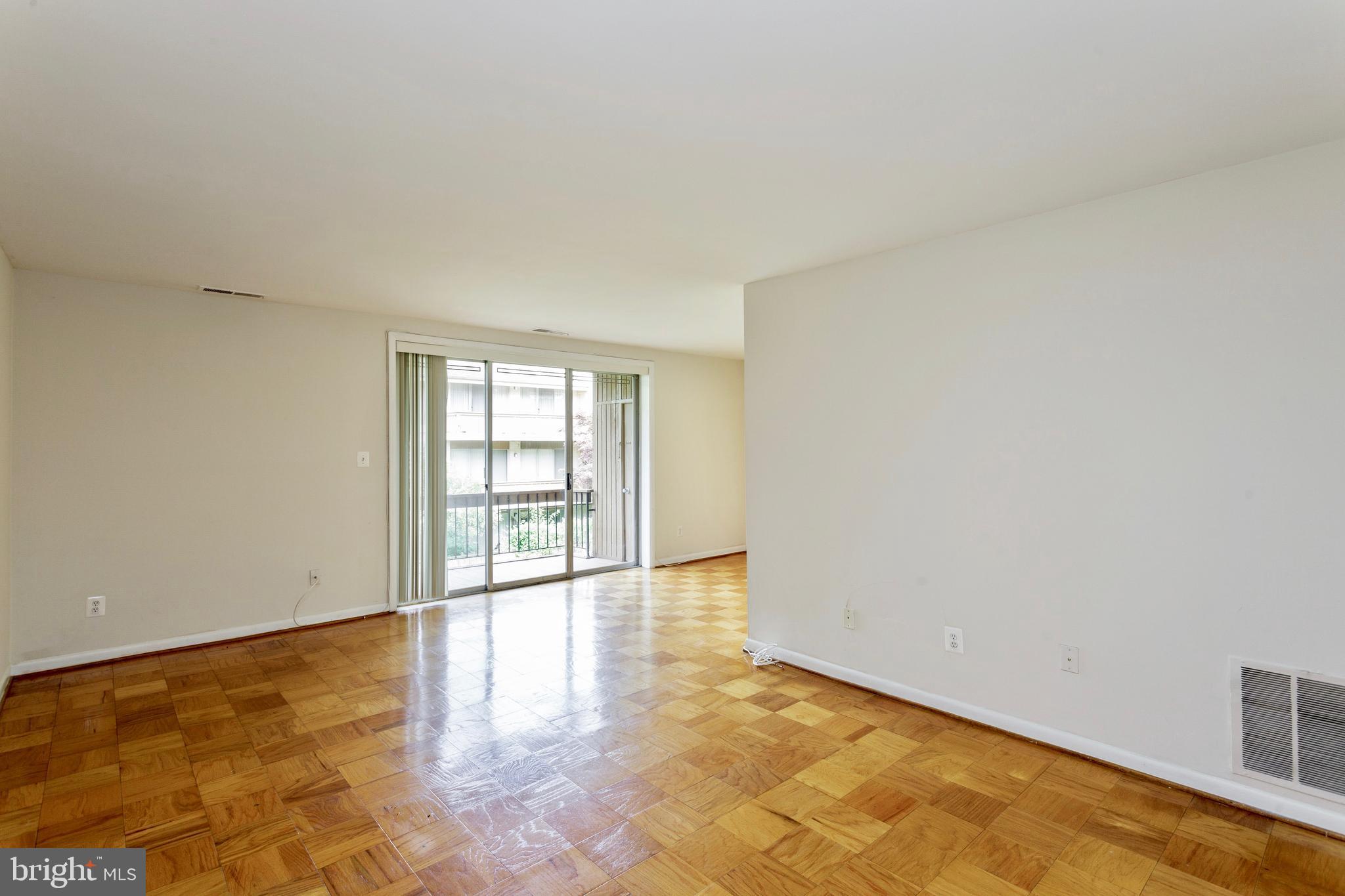 6 Cross Keys Road, Unit 6C Baltimore, MD 21210 - Photo 8 of 36 Living Room
