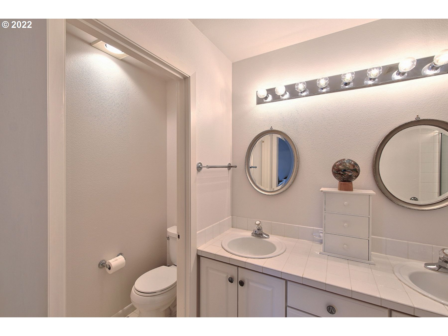 14124 Southwest Springbrook Lane Tigard, OR 97223 - Photo 17 of 32 Owner's Suite Bathroom