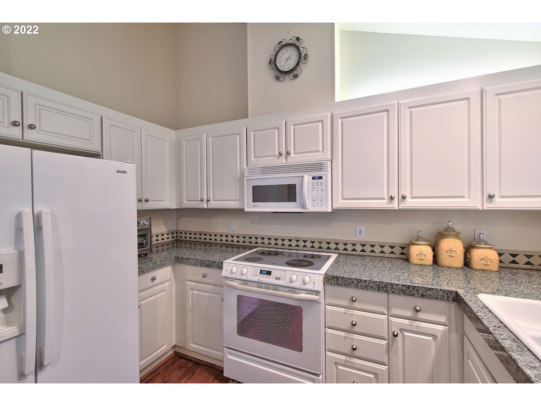 14124 Southwest Springbrook Lane Tigard, OR 97223 - Photo 4 of 32 Kitchen