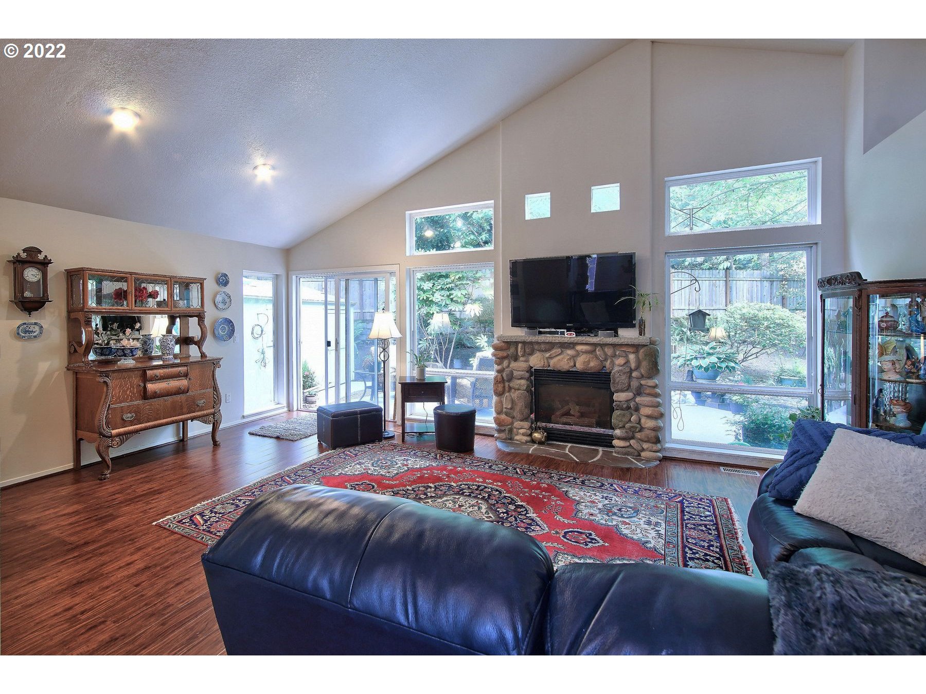 14124 Southwest Springbrook Lane Tigard, OR 97223 - Photo 5 of 32 Living Room