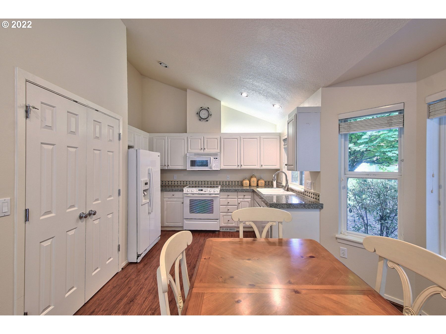 14124 Southwest Springbrook Lane Tigard, OR 97223 - Photo 10 of 32 Kitchen/Dining Room
